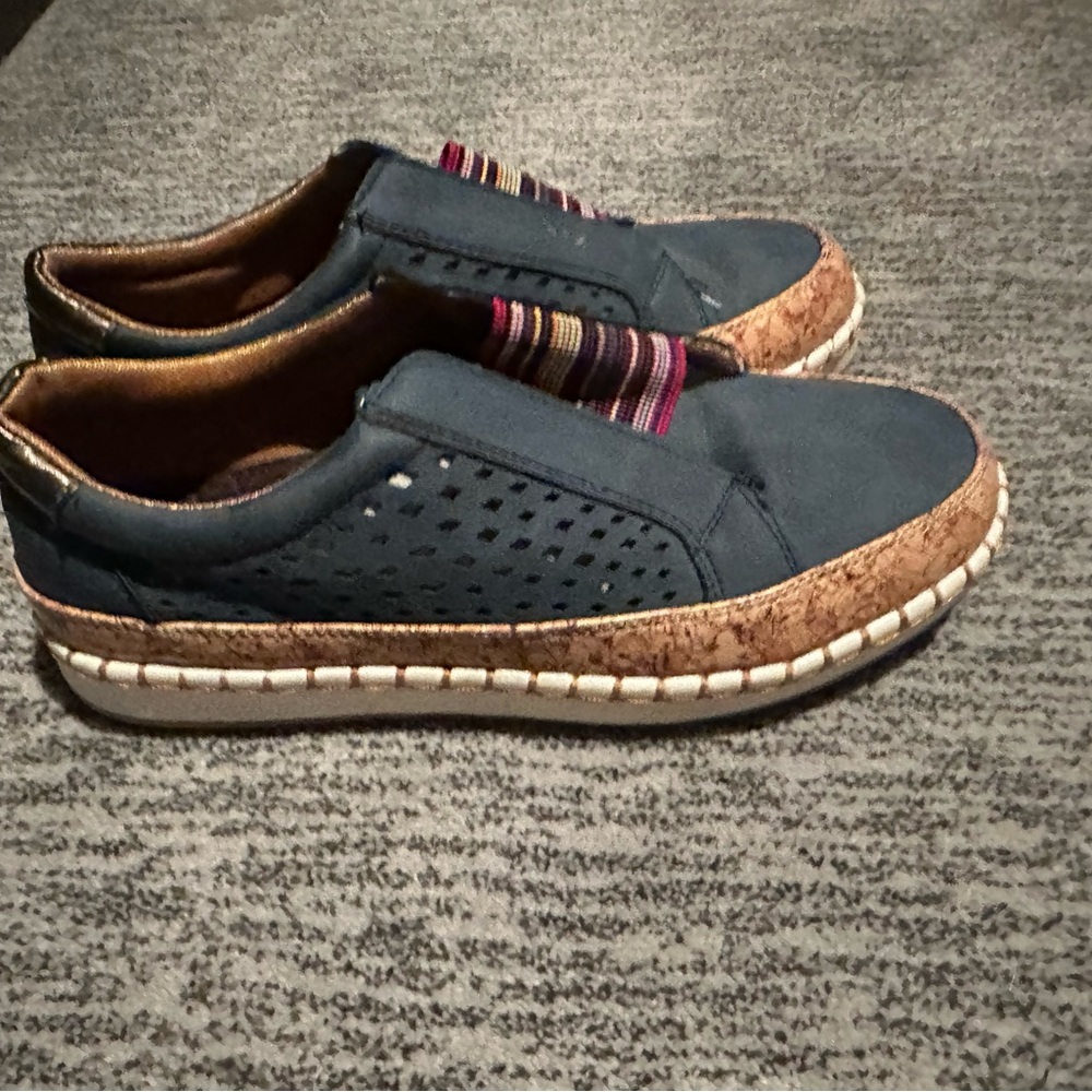 Vionic shoes size 7.5